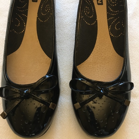 Propet Emma Black Patient Flats - Picture 2 of 4